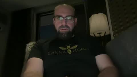 Snapshot of happy_cabbage chatting on December 3, 2024, 7:43 am happy_cabbage online show from December 3, 2024, 7:43 am