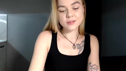 happy_fox_ online show from January 14, 2025, 7:43 pm