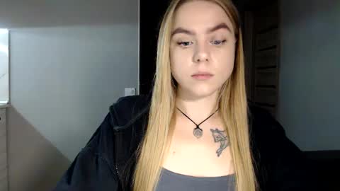 happy_fox_ online show from January 15, 2025, 9:51 pm