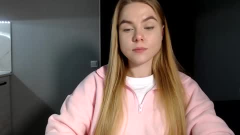 happy_fox_ online show from February 11, 2025, 7:59 pm