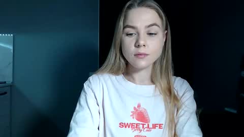 happy_fox_ online show from November 23, 2025, 5:02 pm