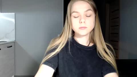 happy_fox_ online show from February 10, 2026, 10:36 pm