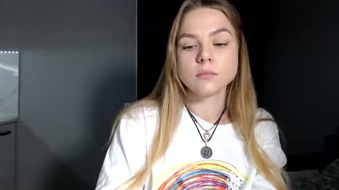 happy_fox_ online show from February 19, 2026, 6:37 pm