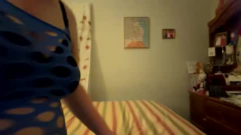 happysnowbunny24 online show from June 8, 2026, 4:35 am