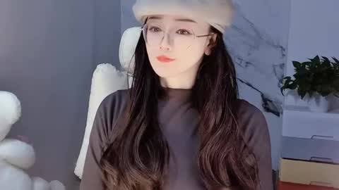 Snapshot of happysweetie168 chatting on December 16, 2024, 1:22 pm Daisy online show from December 16, 2024, 1:22 pm