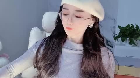 Snapshot of happysweetie168 chatting on December 22, 2024, 4:06 am Daisy online show from December 22, 2024, 4:06 am