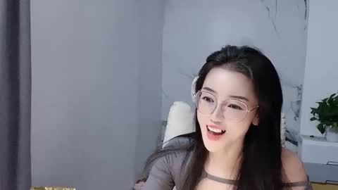 Snapshot of happysweetie168 chatting on December 22, 2025, 6:05 pm Daisy online show from December 22, 2025, 6:05 pm