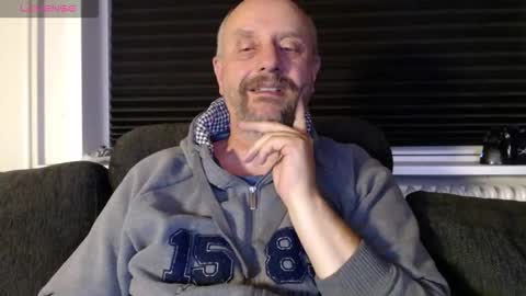 MrLazy online show from September 26, 2025, 10:25 pm