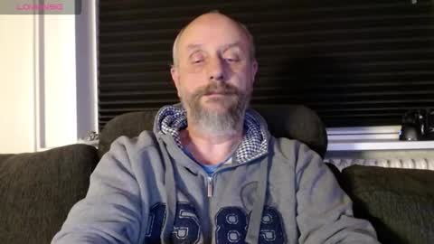 MrLazy online show from October 14, 2025, 6:42 pm