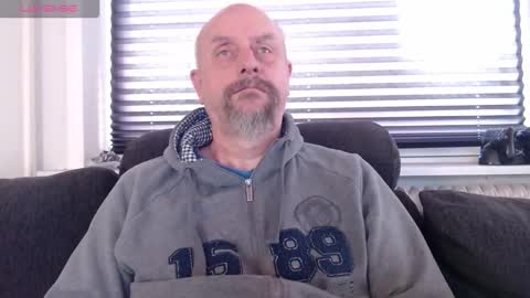 MrLazy online show from November 22, 2025, 10:03 am