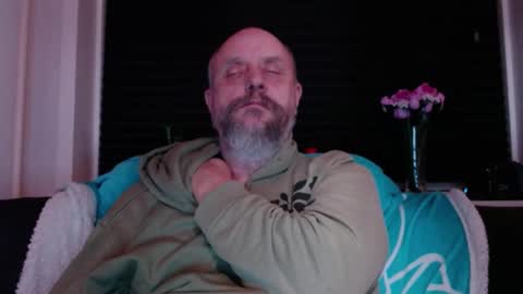 Snapshot of hardmrlazy chatting on February 9, 2026, 6:34 pm MrLazy online show from February 9, 2026, 6:34 pm