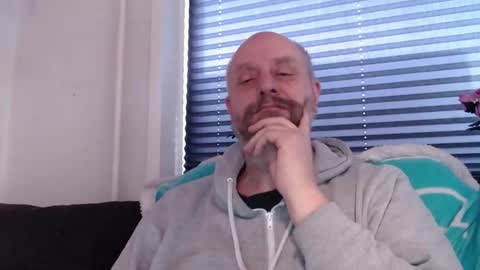 Snapshot of hardmrlazy chatting on February 14, 2026, 3:42 pm MrLazy online show from February 14, 2026, 3:42 pm