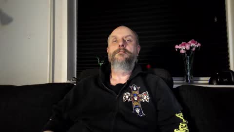 Snapshot of hardmrlazy chatting on February 24, 2026, 7:01 pm MrLazy online show from February 24, 2026, 7:01 pm