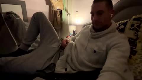Snapshot of hardnstyle chatting on January 17, 2025, 5:00 am HARD AND STYLE online show from January 17, 2025, 5:00 am