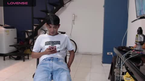 Andres Dean online show from February 25, 2025, 1:09 am