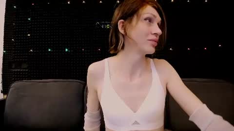 Snapshot of hardy_green chatting on June 18, 2026, 2:45 am Miss Hardy online show from June 18, 2026, 2:45 am