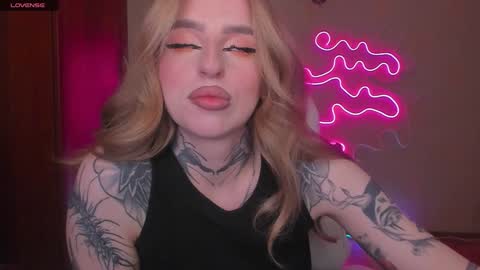 Julia online show from December 12, 2024, 5:31 am