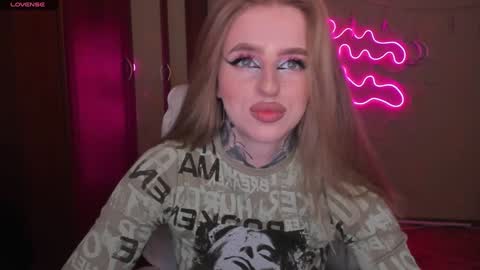 Julia online show from January 24, 2025, 5:42 am