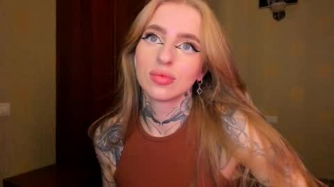 Julia online show from September 17, 2025, 6:04 am