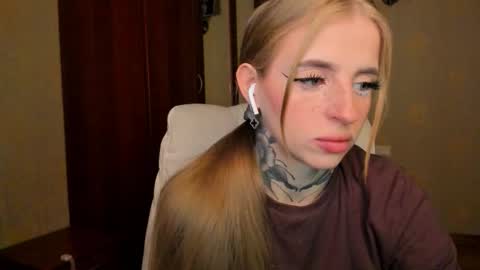 Julia online show from September 29, 2025, 5:23 am