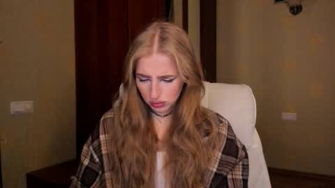 Julia online show from October 16, 2025, 5:52 am