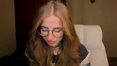 Julia online show from November 29, 2025, 5:21 am