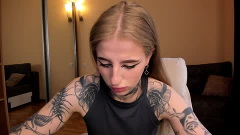 Julia online show from March 30, 2026, 5:19 am