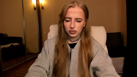 Julia online show from May 16, 2026, 5:15 am