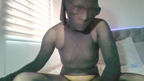 Snapshot of harmony_pantyhose chatting on November 23, 2025, 7:24 pm Emma online show from November 23, 2025, 7:24 pm