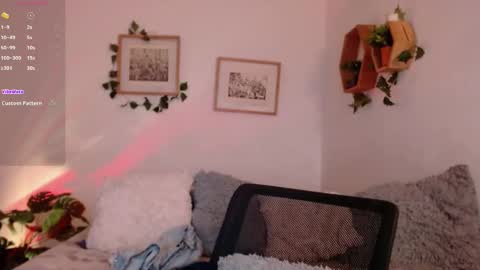 Snapshot of harmonyy01 chatting on September 15, 2025, 3:17 am Harmony Please help me to reach 100 thumbs up online show from September 15, 2025, 3:17 am