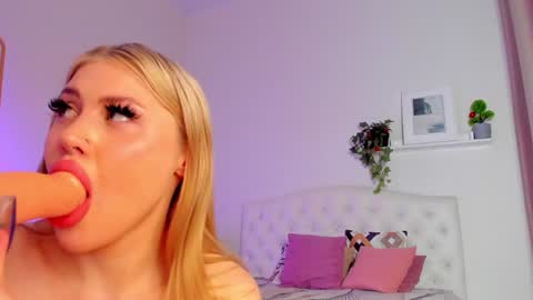 Its KIra hello HUSH is here online show from December 5, 2024, 2:22 pm