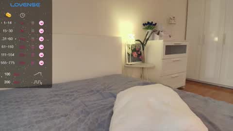 Kira online show from October 24, 2025, 3:47 am