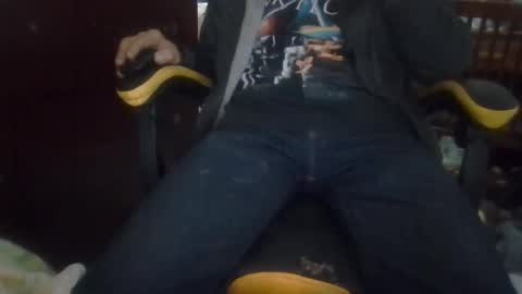 Snapshot of harry1cannary chatting on October 12, 2025, 6:18 pm harry1cannary online show from October 12, 2025, 6:18 pm