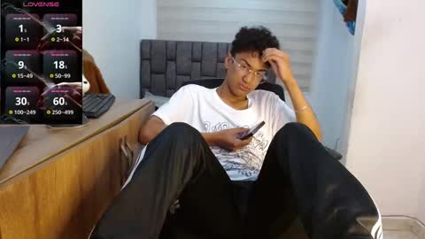 Snapshot of harrytwink18 chatting on September 10, 2025, 2:50 pm HARRY online show from September 10, 2025, 2:50 pm