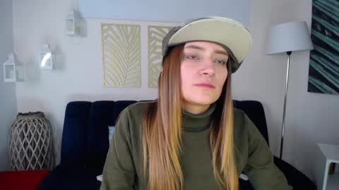 Nicole online show from February 1, 2025, 3:41 am