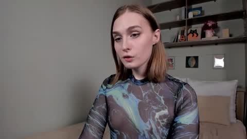 Mia online show from November 20, 2025, 6:24 am