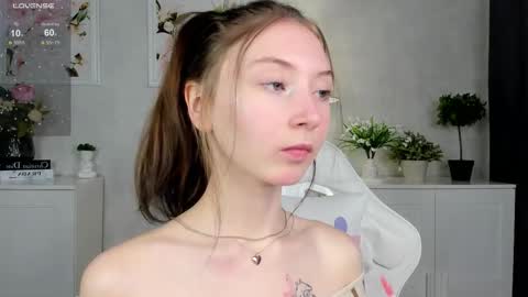 Lola online show from October 15, 2025, 9:09 am