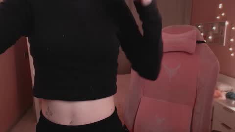 Snapshot of haya_harareet chatting on January 9, 2026, 1:19 am Mia online show from January 9, 2026, 1:19 am