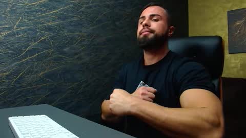 HayesWood online show from November 13, 2025, 6:01 am