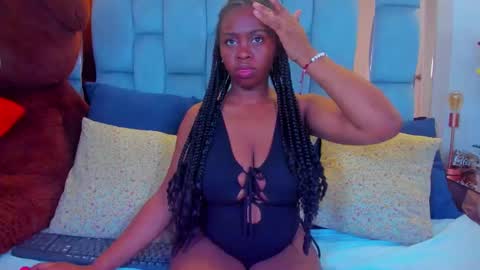 hazel_lanee online show from December 15, 2025, 2:16 am