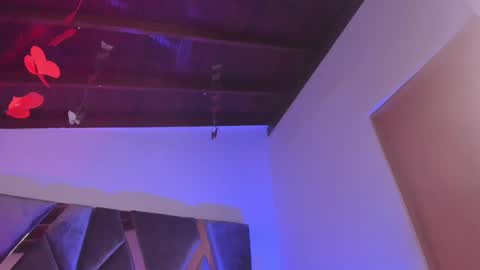 Im Hazel online show from February 19, 2025, 1:29 am