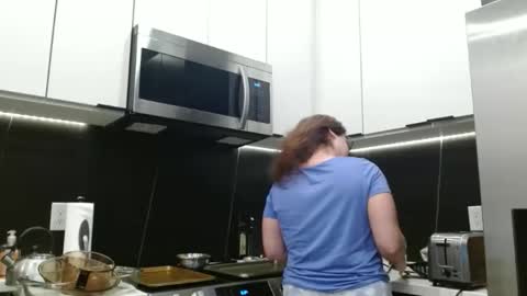 Hazel online show from April 24, 2026, 3:25 pm