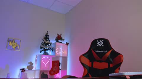 Hazel online show from December 25, 2024, 7:24 pm