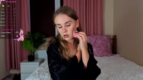 hazeltrue online show from September 29, 2025, 3:39 pm