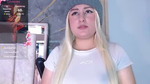 hazumi_tsu online show from June 25, 2026, 11:42 pm