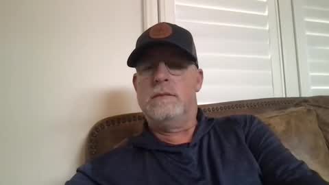 Snapshot of hdeuce22 chatting on February 11, 2026, 6:35 pm Hdeuce22 online show from February 11, 2026, 6:35 pm