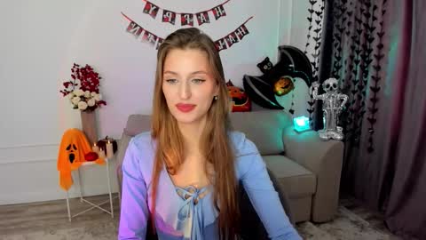 heartedlove_1 online show from October 12, 2025, 11:53 am