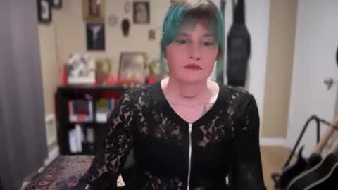 Saoirse online show from December 4, 2024, 5:05 am