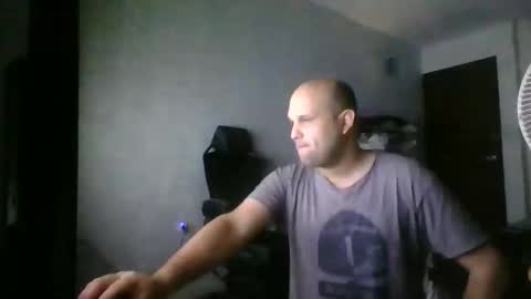 Snapshot of heavy_rebellxc chatting on January 7, 2025, 6:48 am Heavy Rebell online show from January 7, 2025, 6:48 am