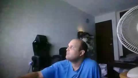 Snapshot of heavy_rebellxc chatting on February 15, 2025, 9:38 am Heavy Rebell online show from February 15, 2025, 9:38 am